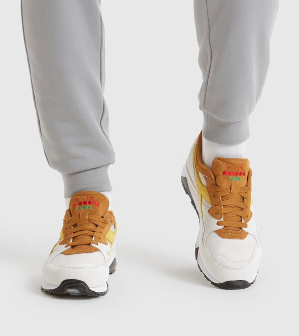 Diadora N9002 Overland Men's Trainers Beige / Brown / Yellow | 234867-UK