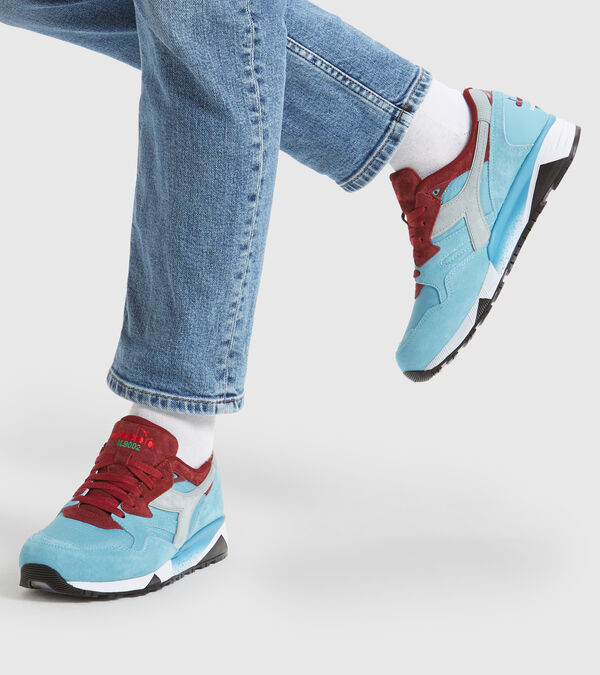 Diadora N9002 Overland Men's Trainers Blue / Grey / Red | 546312-UK