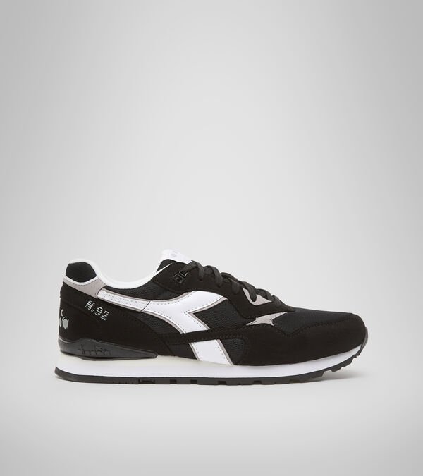 Diadora N.92 Men\'s Trainers Black / White | 251948-UK